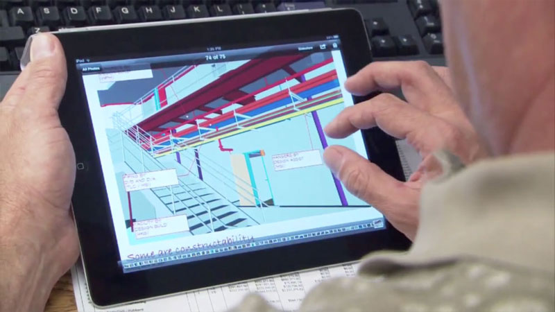 Consultando BIM en obra en una tablet